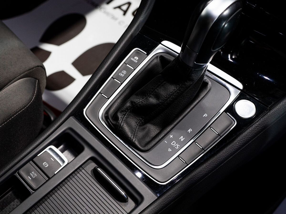 Volkswagen Golf 2018 - фото автомобиля