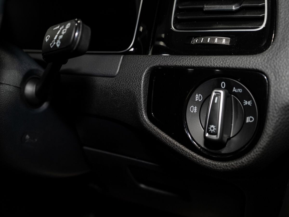 Volkswagen Golf 2018 - фото автомобиля