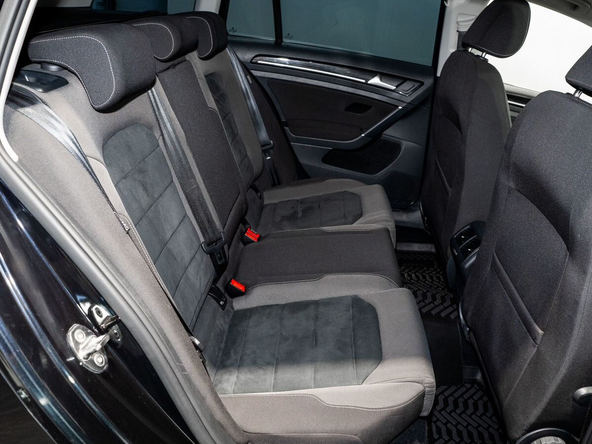 Volkswagen Golf 2018 - фото автомобиля