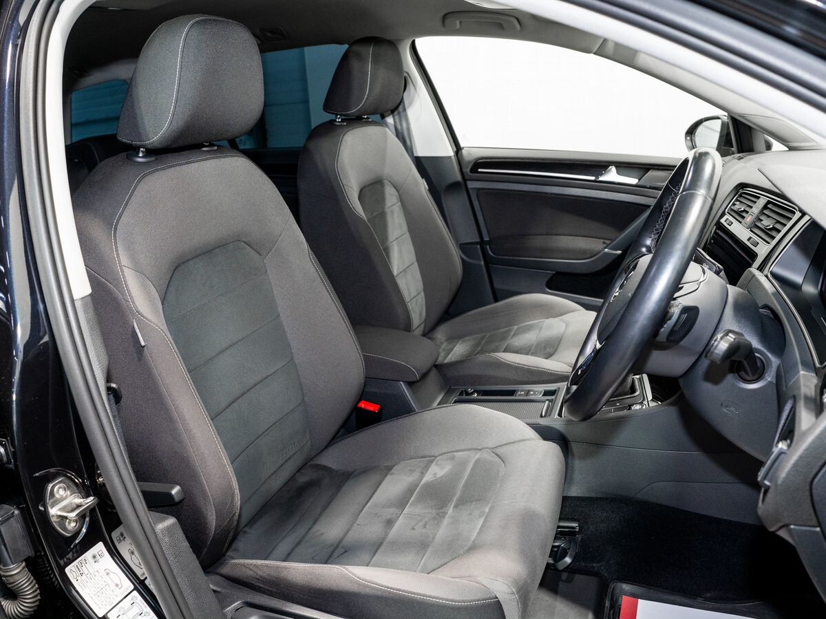 Volkswagen Golf 2018 - фото автомобиля