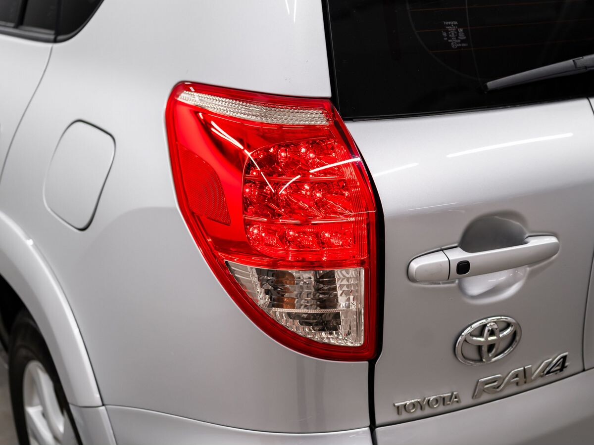 Toyota RAV4 2008 - фото автомобиля