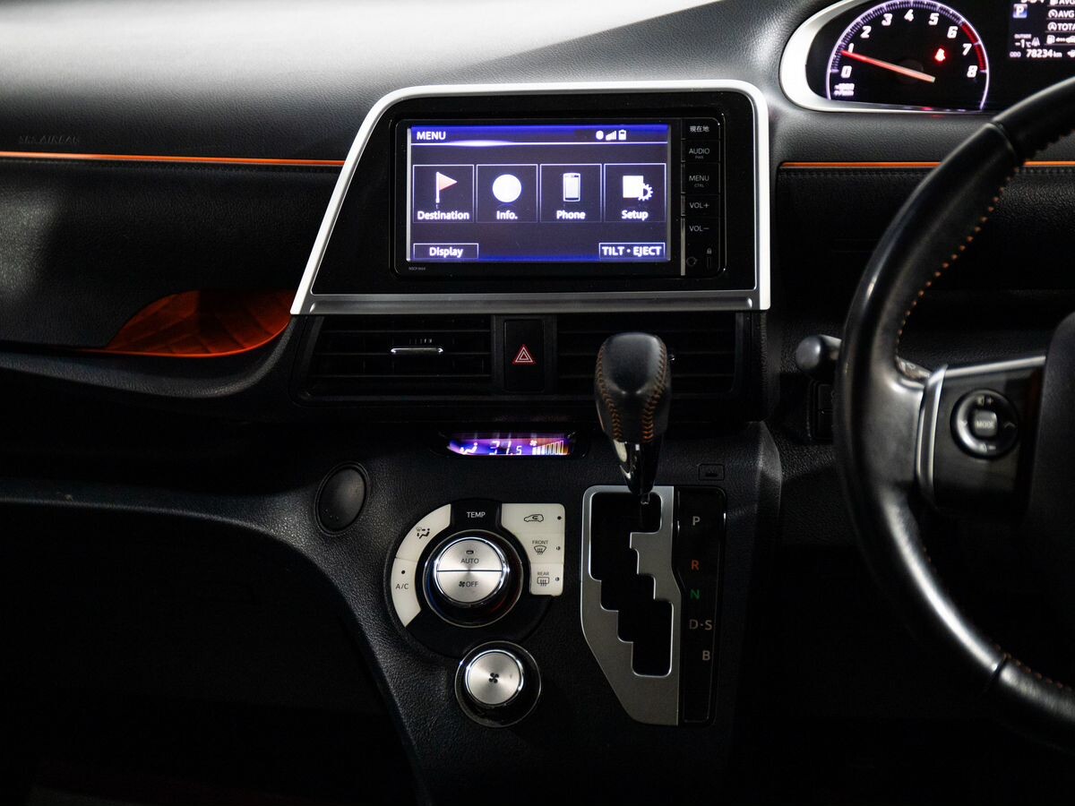 Toyota Sienta 2018 - фото автомобиля