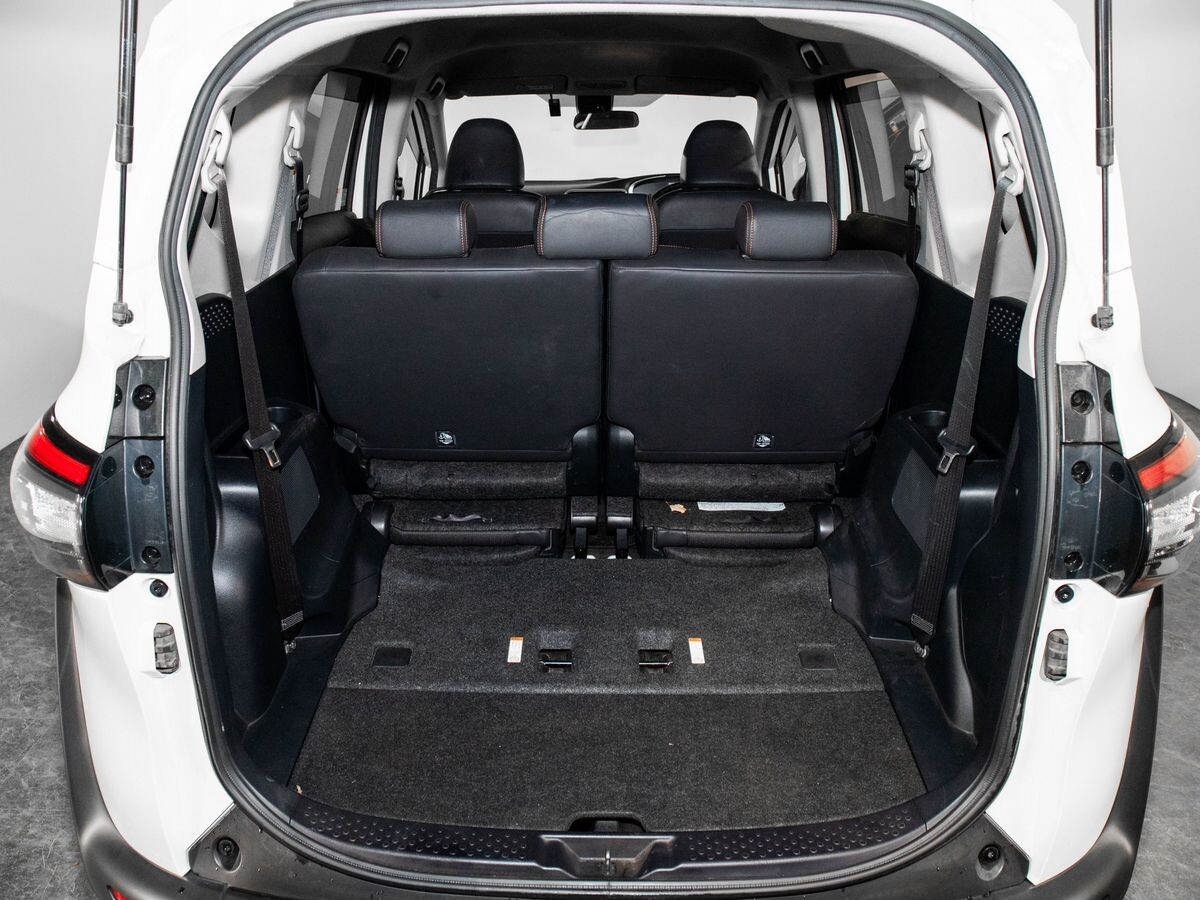 Toyota Sienta 2018 - фото автомобиля