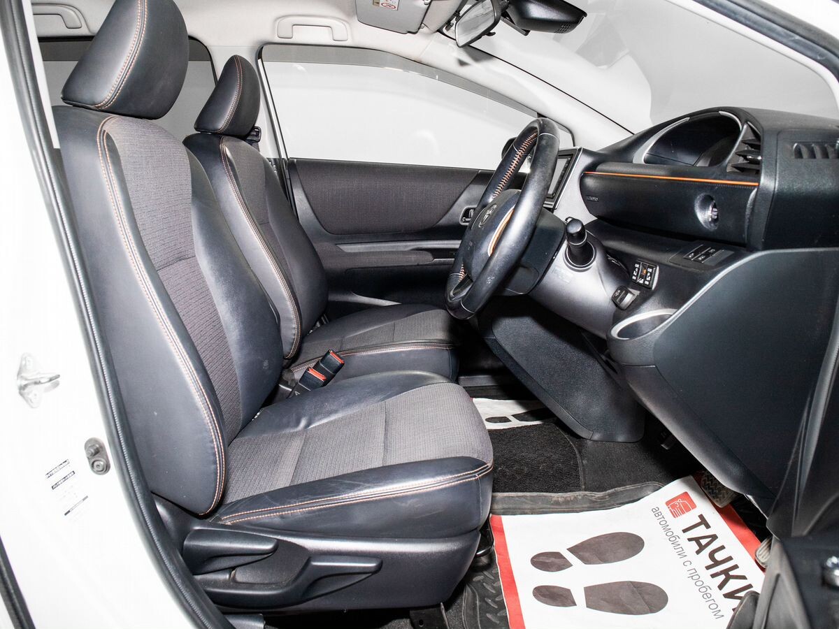 Toyota Sienta 2018 - фото автомобиля