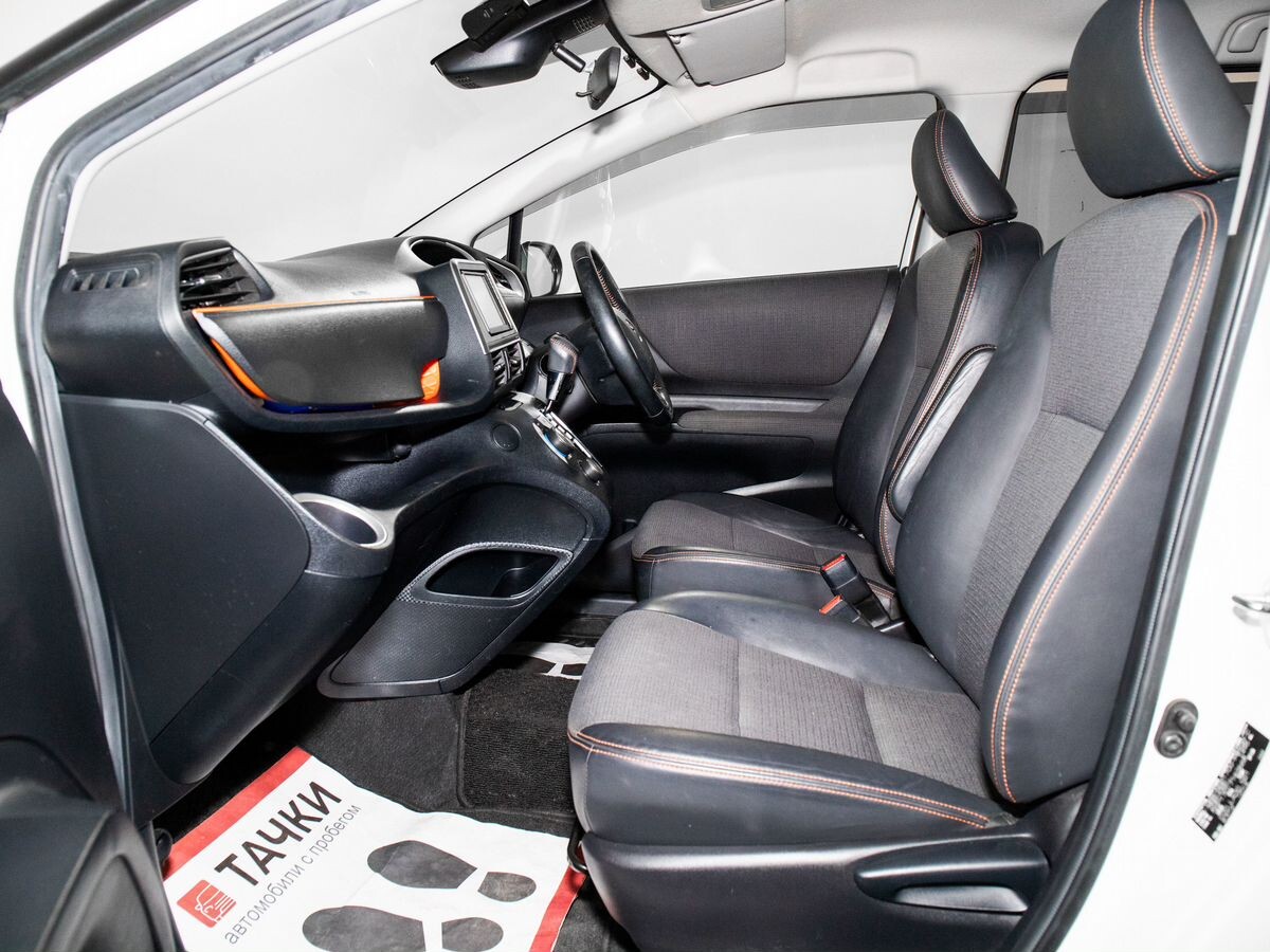 Toyota Sienta 2018 - фото автомобиля