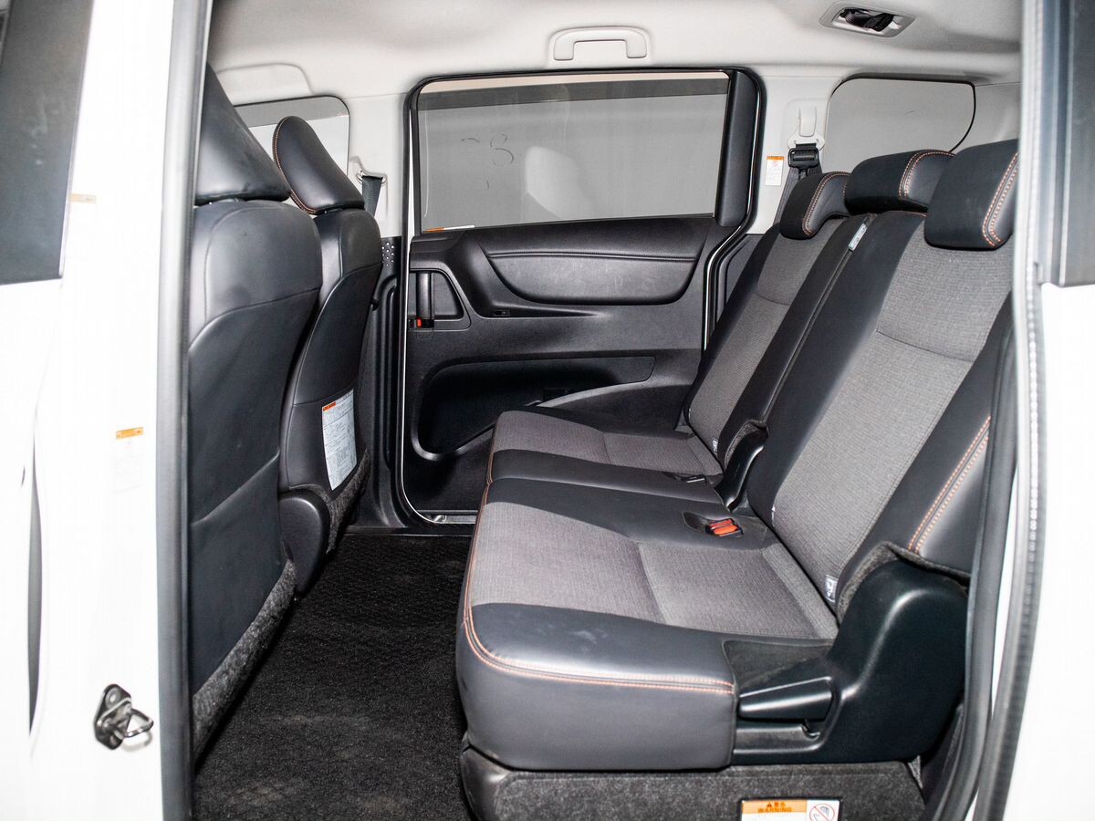 Toyota Sienta 2018 - фото автомобиля