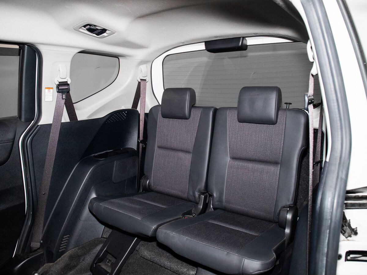 Toyota Sienta 2018 - фото автомобиля