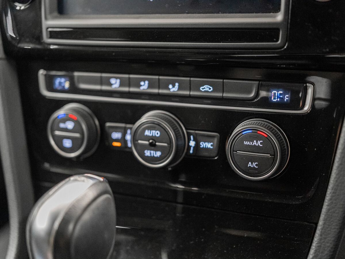 Volkswagen Golf 2013 - фото автомобиля