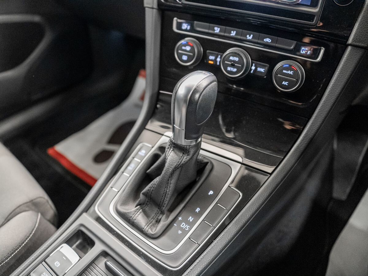 Volkswagen Golf 2013 - фото автомобиля