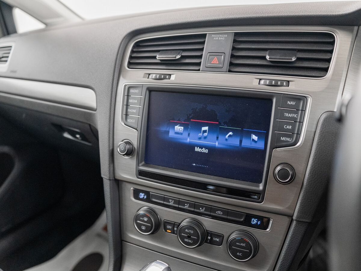 Volkswagen Golf 2015 - фото автомобиля