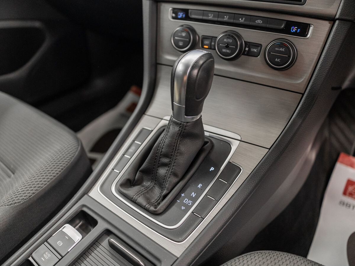 Volkswagen Golf 2015 - фото автомобиля