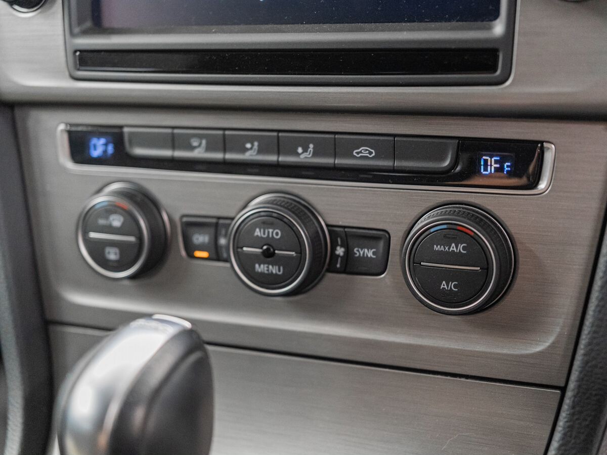 Volkswagen Golf 2015 - фото автомобиля