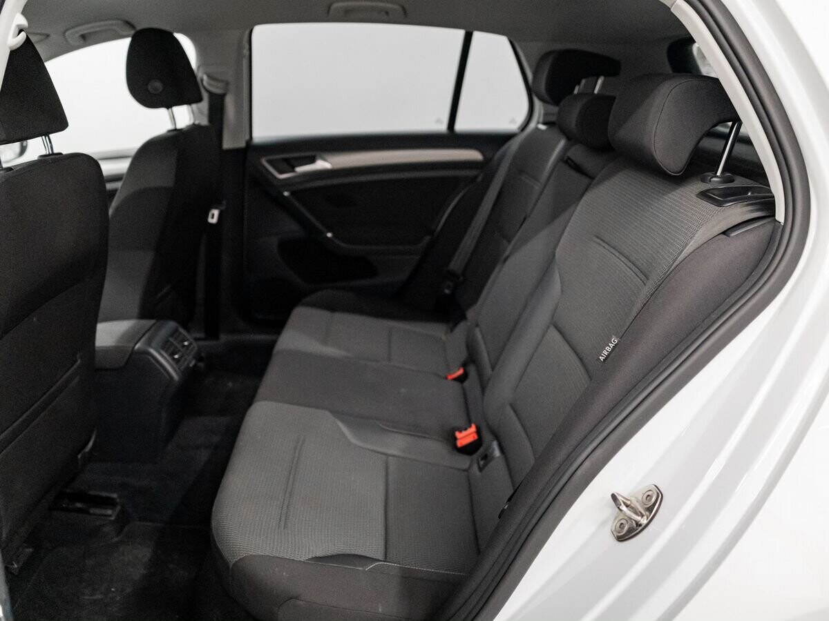 Volkswagen Golf 2015 - фото автомобиля