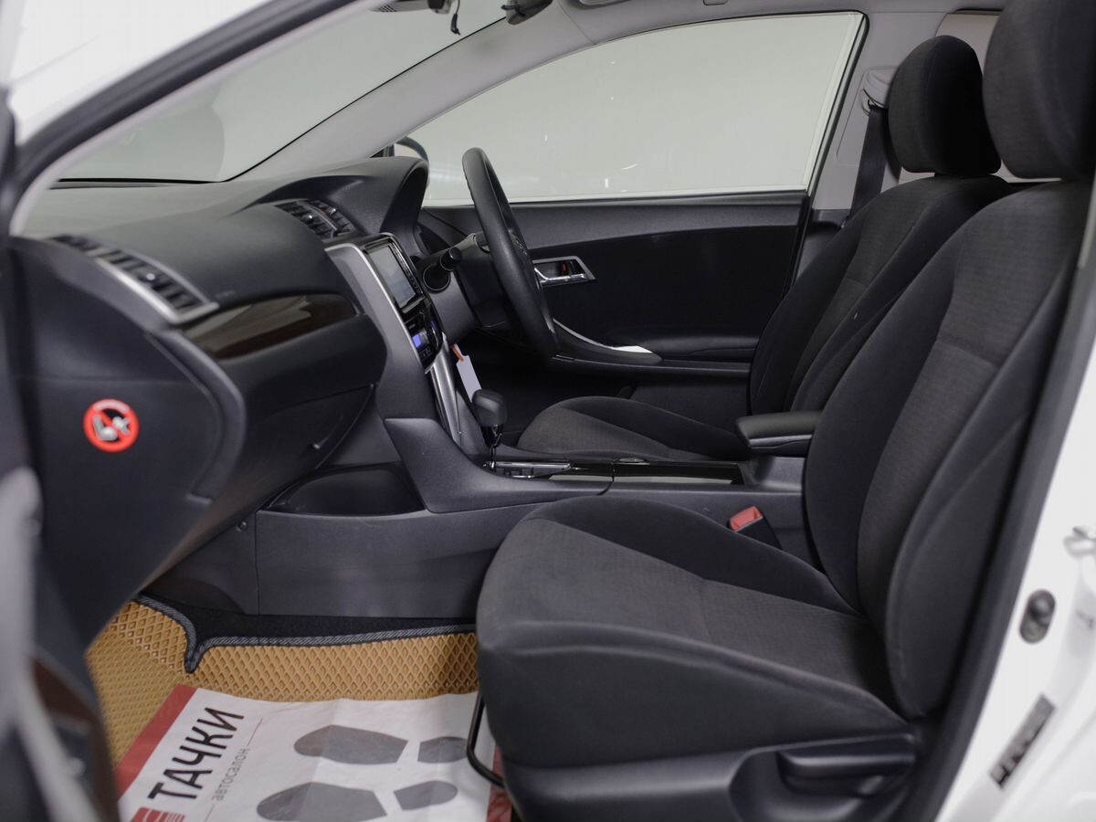 Toyota Premio 2018 - фото автомобиля