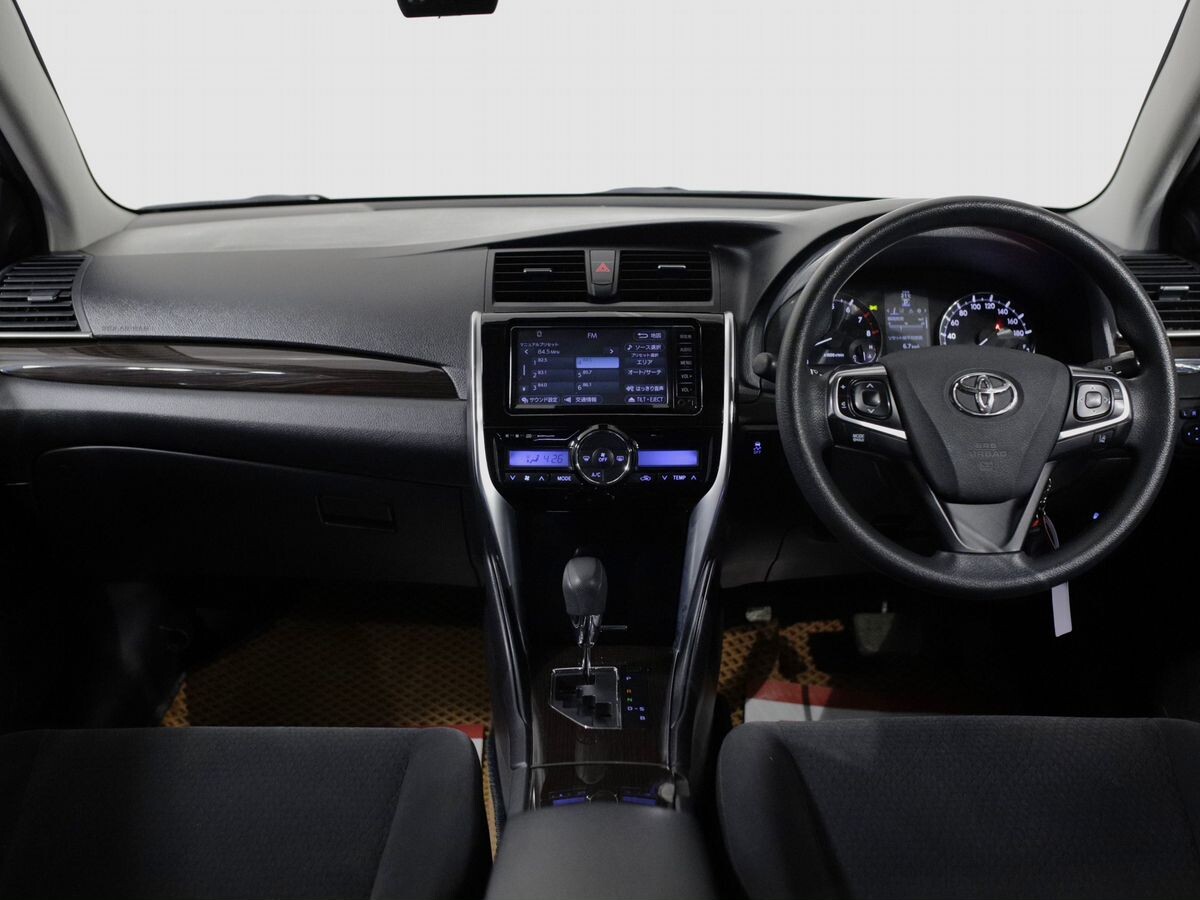 Toyota Premio 2018 - фото автомобиля