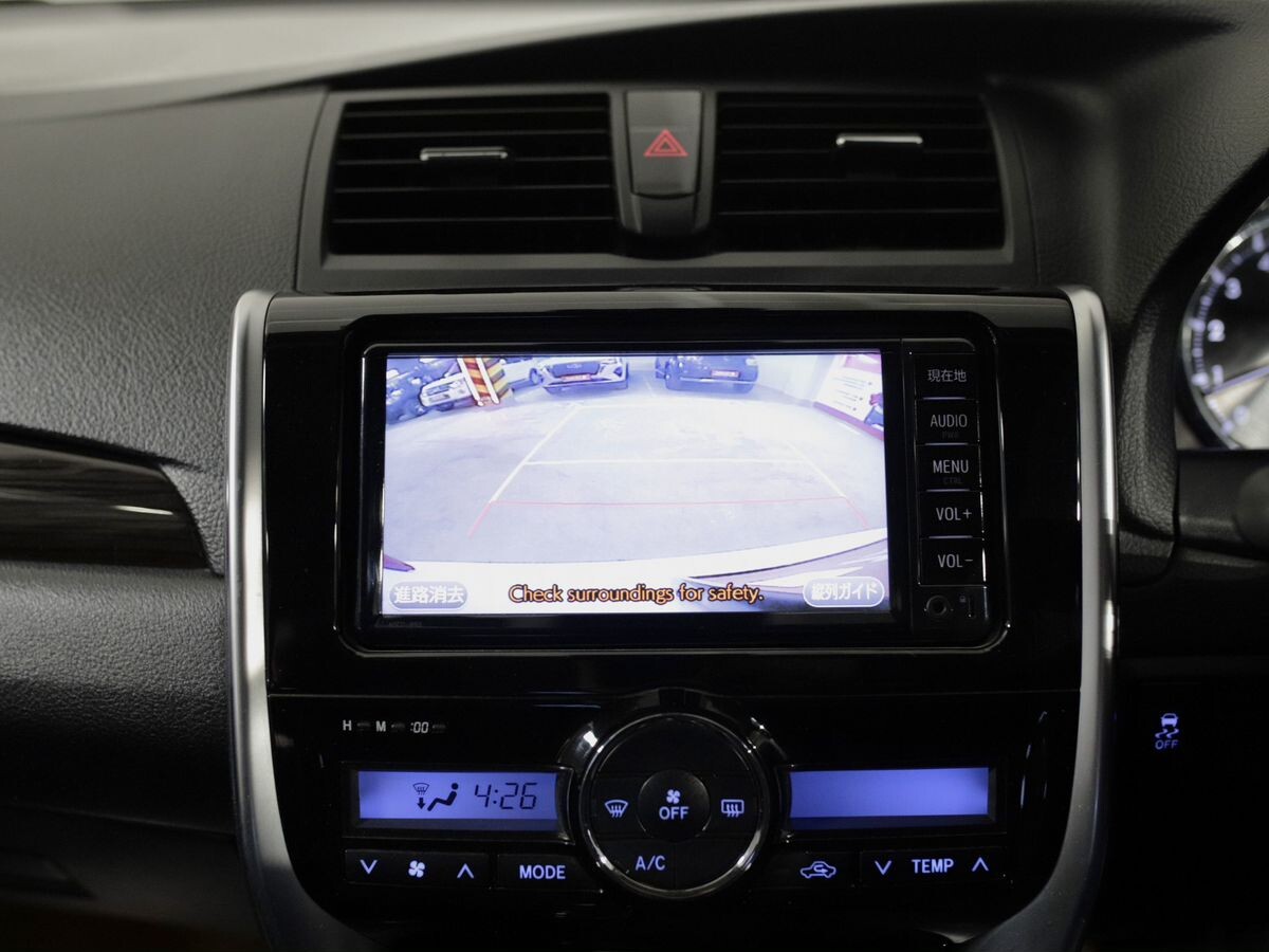 Toyota Premio 2018 - фото автомобиля