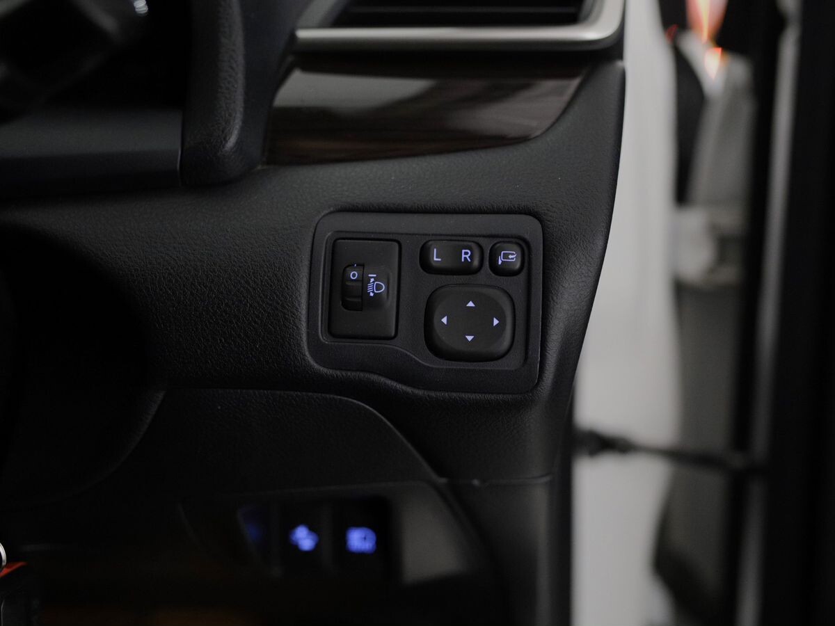 Toyota Premio 2018 - фото автомобиля