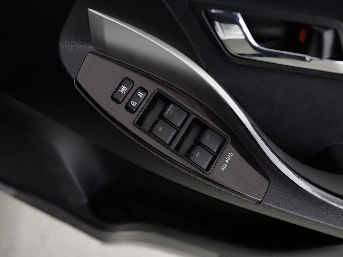 Toyota Premio 2018 - фото автомобиля