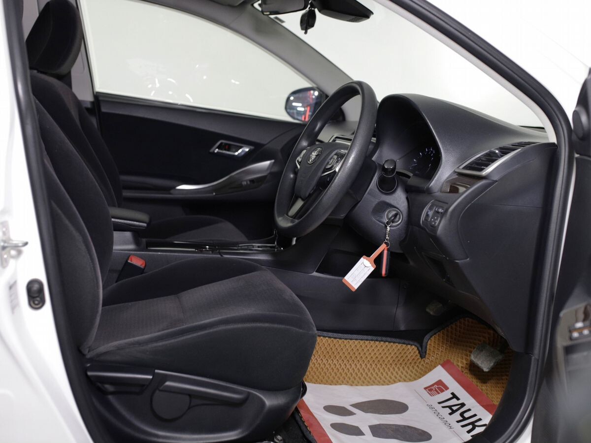 Toyota Premio 2018 - фото автомобиля