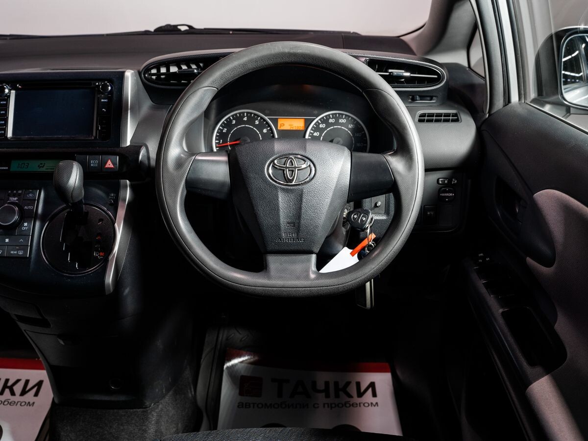 Toyota Wish 2010 - фото автомобиля