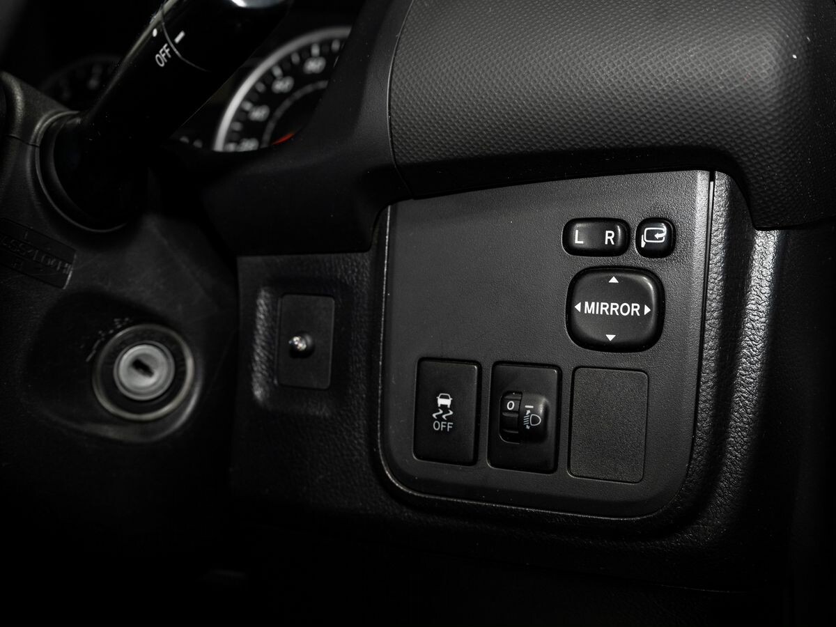 Toyota Wish 2010 - фото автомобиля