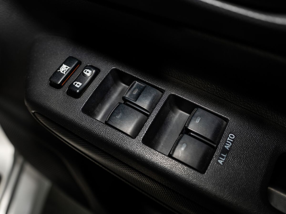 Toyota Wish 2010 - фото автомобиля