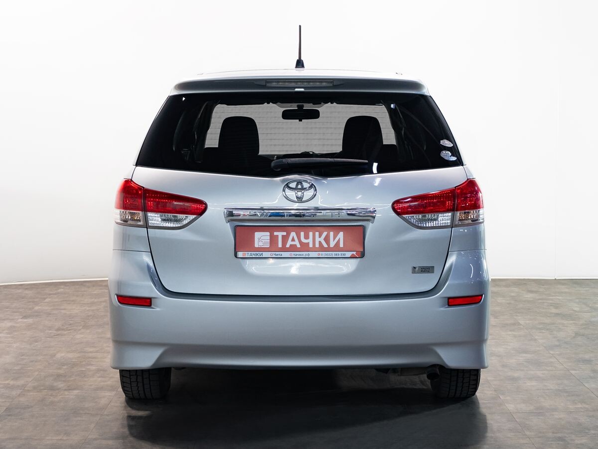 Toyota Wish 2010 - фото автомобиля