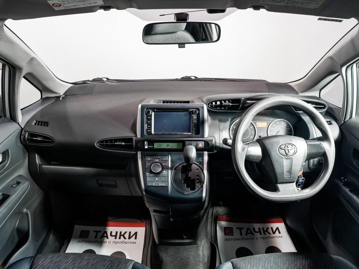 Toyota Wish 2010 - фото автомобиля