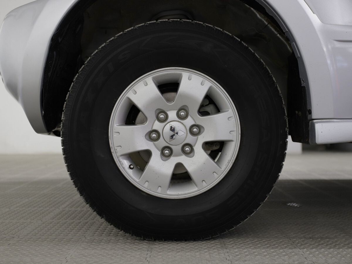 Mitsubishi Pajero 2005 - фото автомобиля