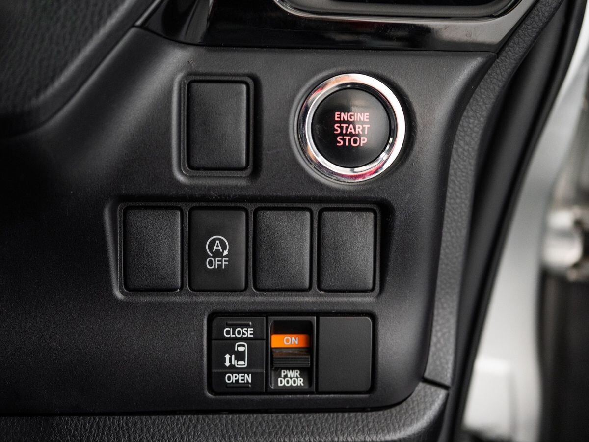 Toyota Esquire 2015 - фото автомобиля