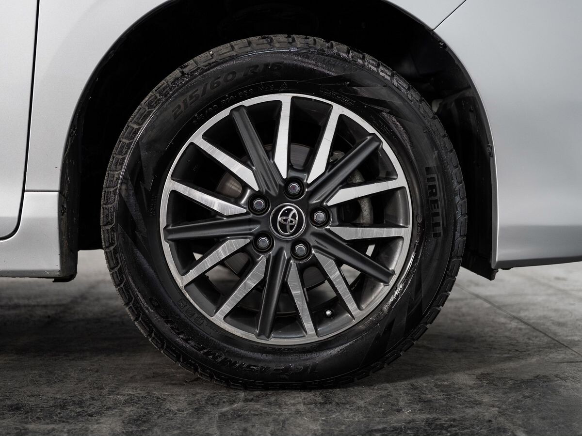 Toyota Esquire 2015 - фото автомобиля