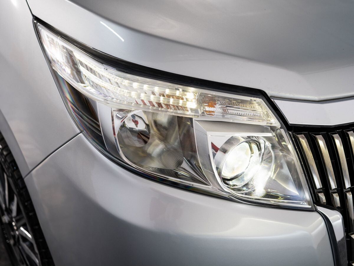 Toyota Esquire 2015 - фото автомобиля