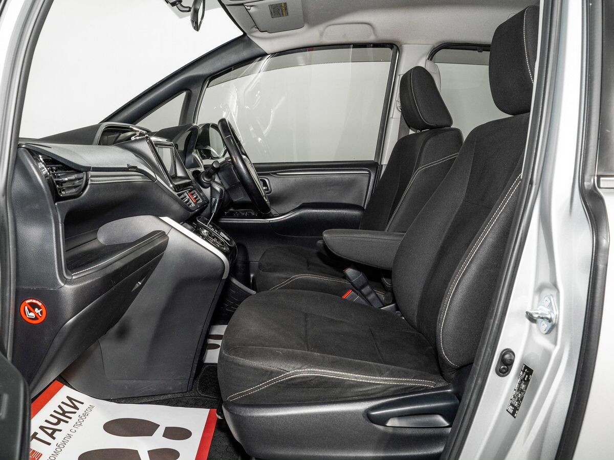 Toyota Esquire 2015 - фото автомобиля