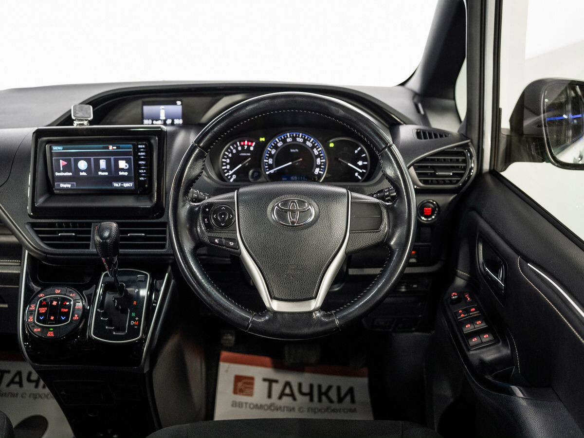 Toyota Esquire 2015 - фото автомобиля