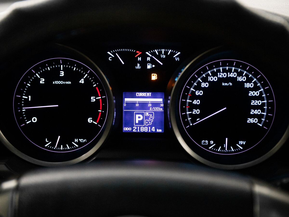 Toyota Land Cruiser 2011 - фото автомобиля