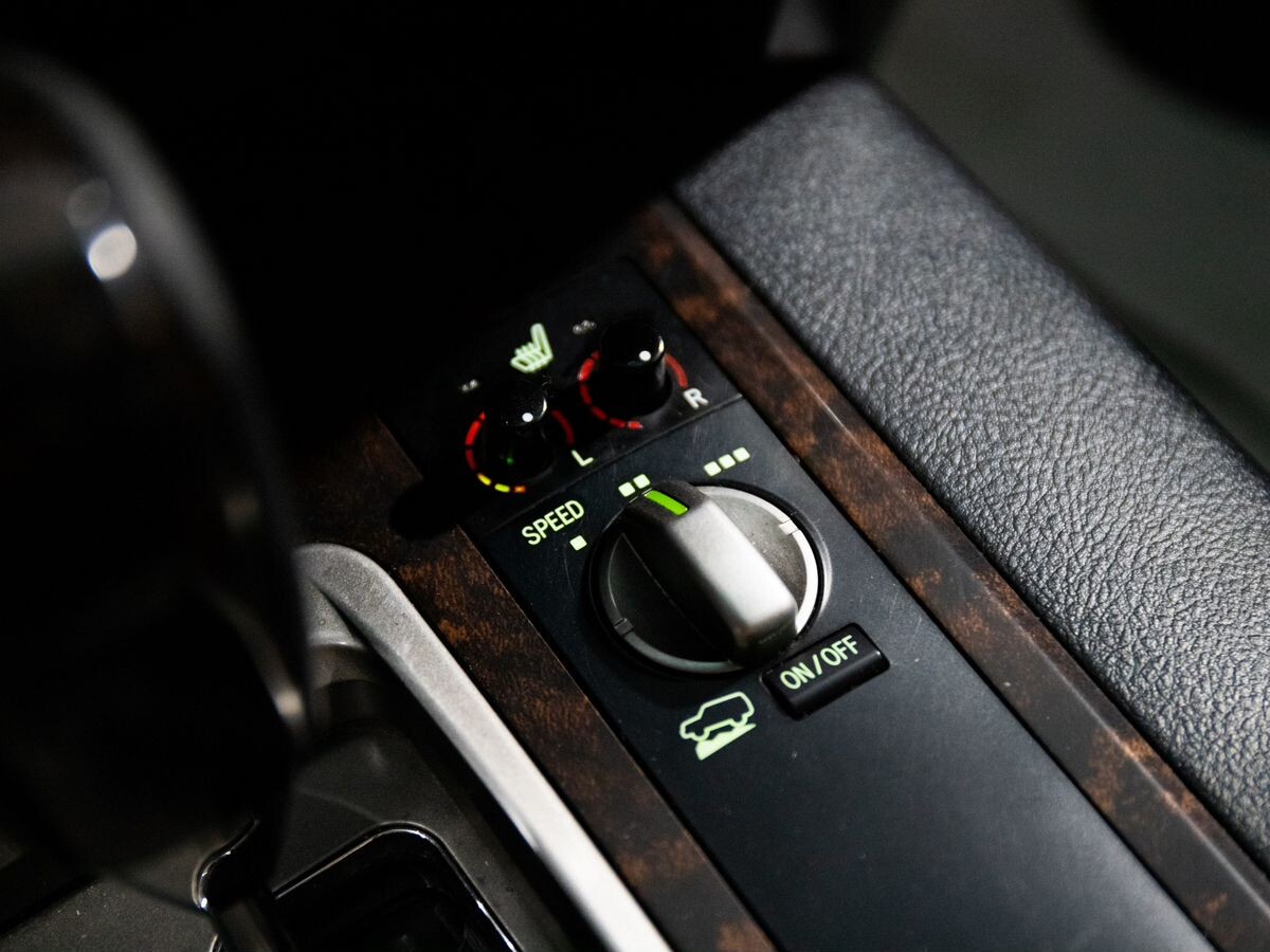 Toyota Land Cruiser 2011 - фото автомобиля