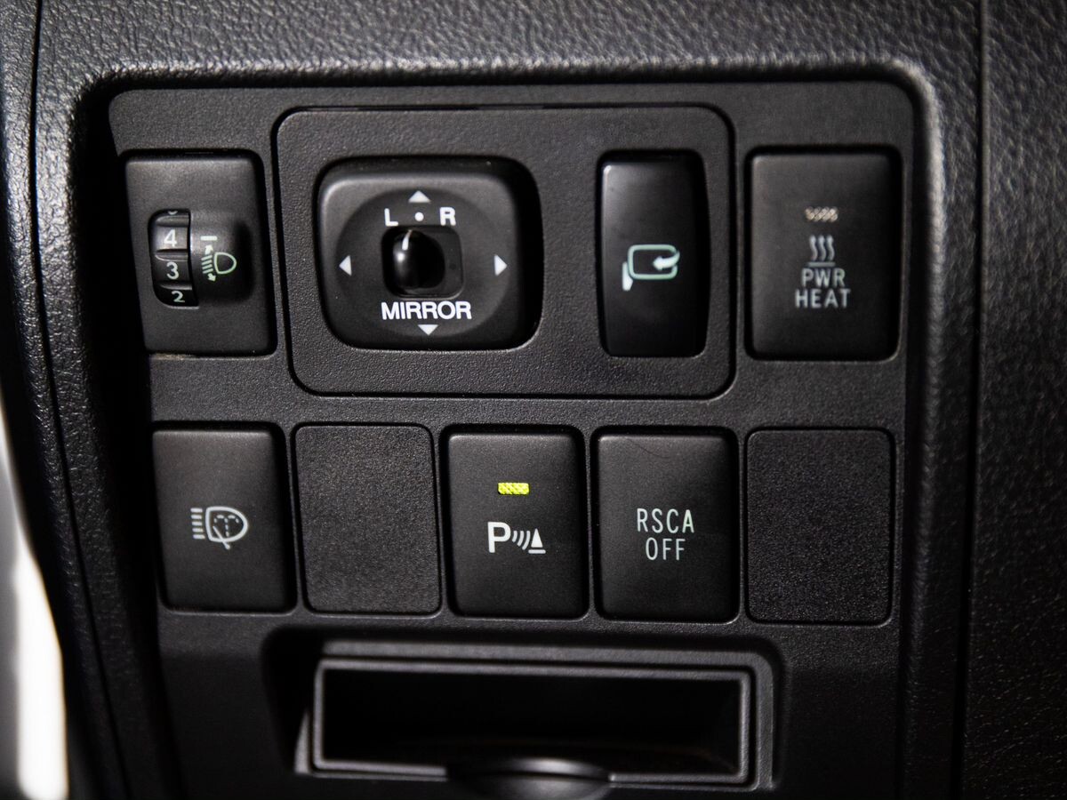 Toyota Land Cruiser 2011 - фото автомобиля