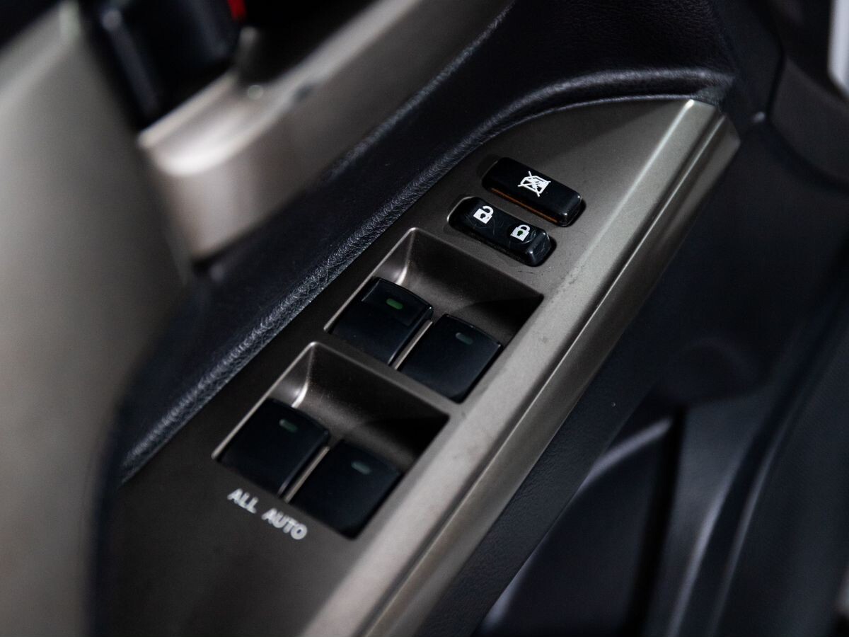 Toyota Land Cruiser 2011 - фото автомобиля