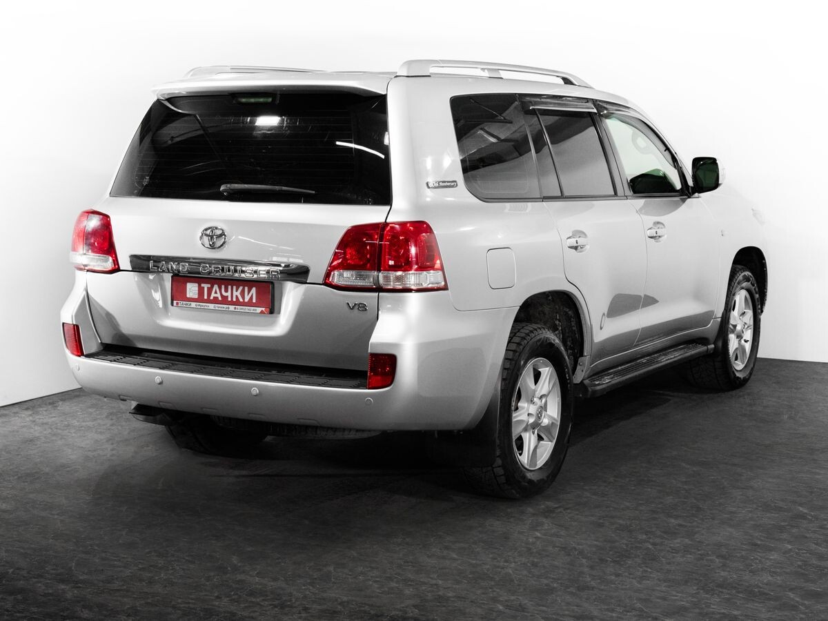 Toyota Land Cruiser 2011 - фото автомобиля