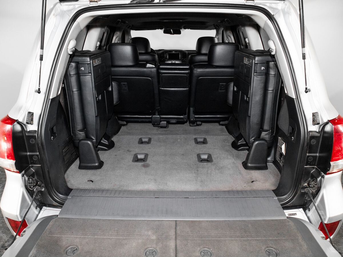 Toyota Land Cruiser 2011 - фото автомобиля