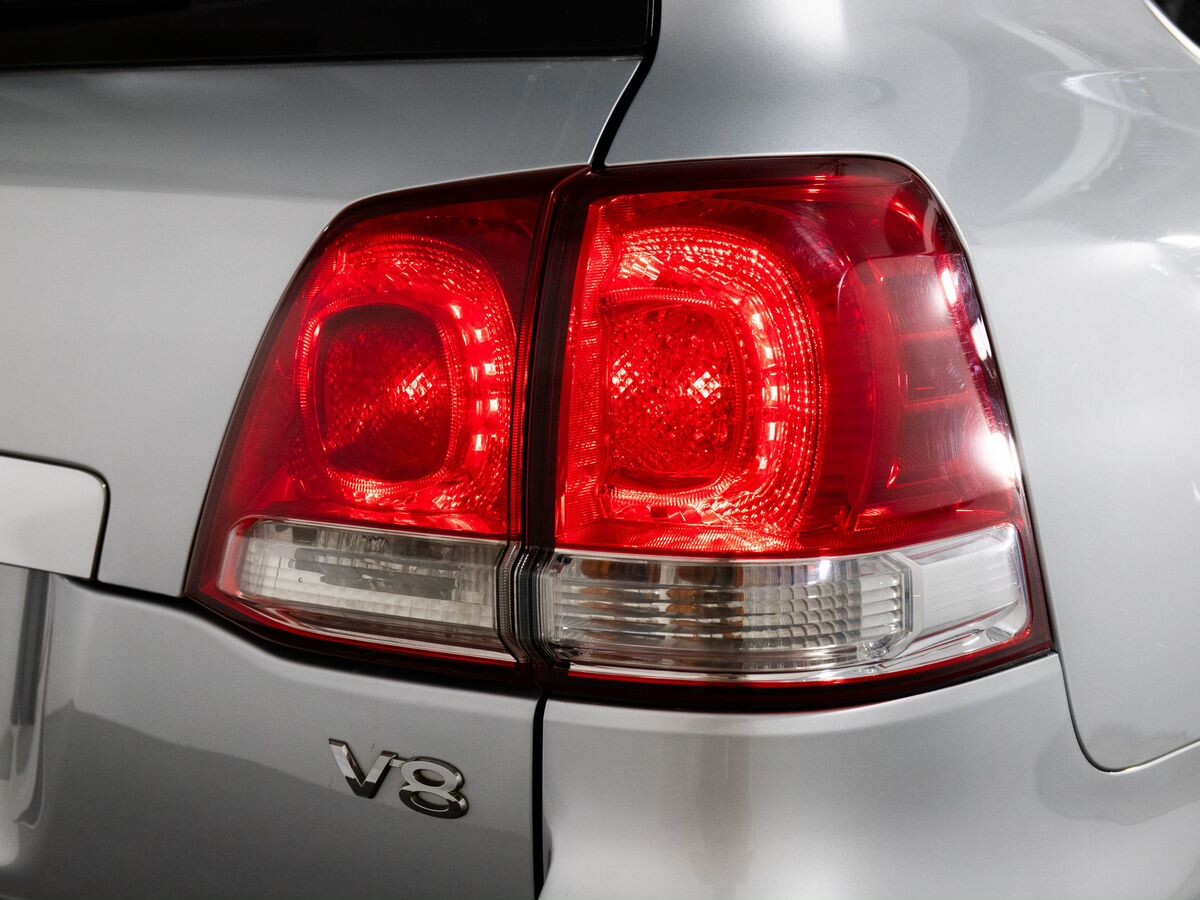 Toyota Land Cruiser 2011 - фото автомобиля