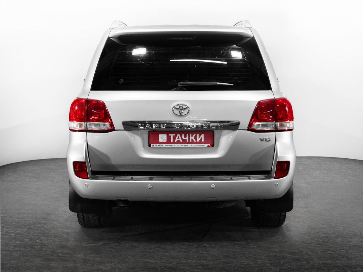 Toyota Land Cruiser 2011 - фото автомобиля