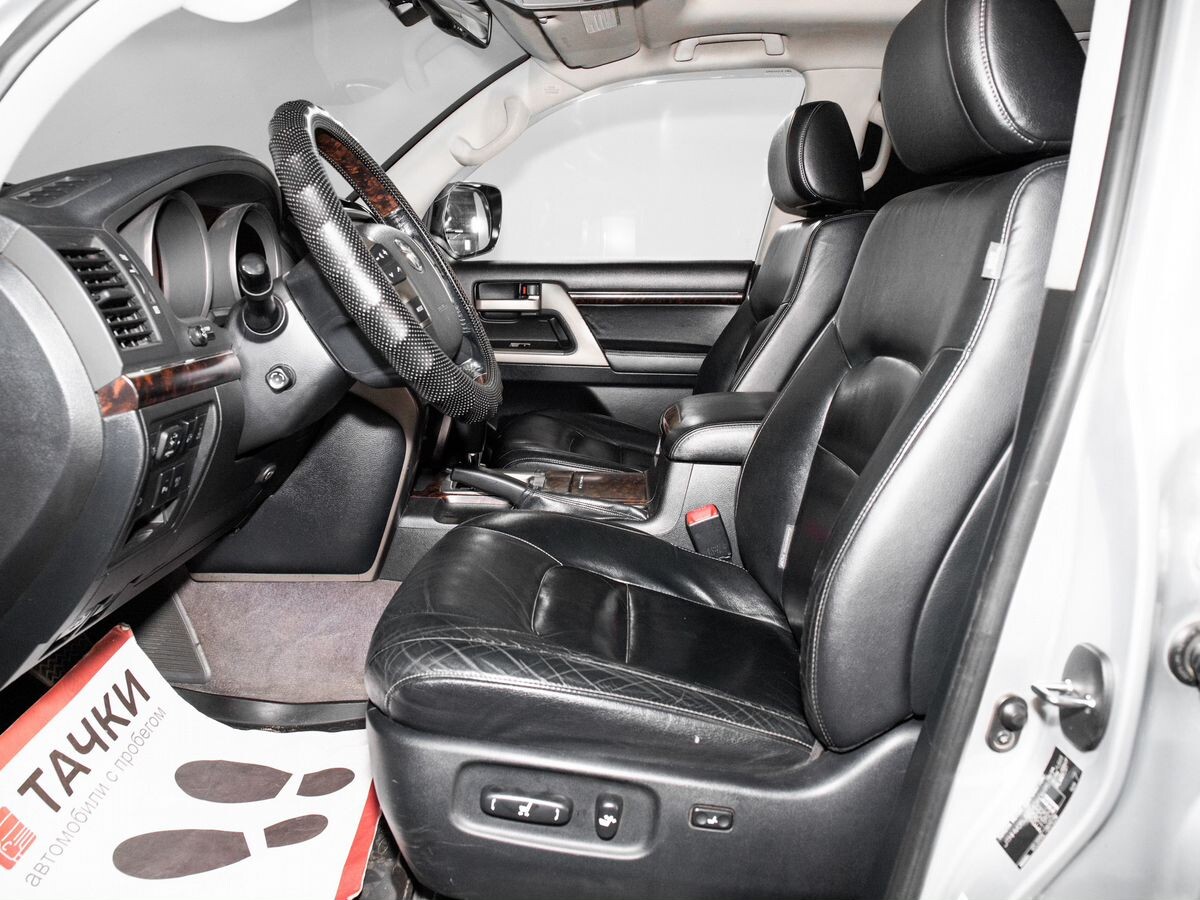 Toyota Land Cruiser 2011 - фото автомобиля