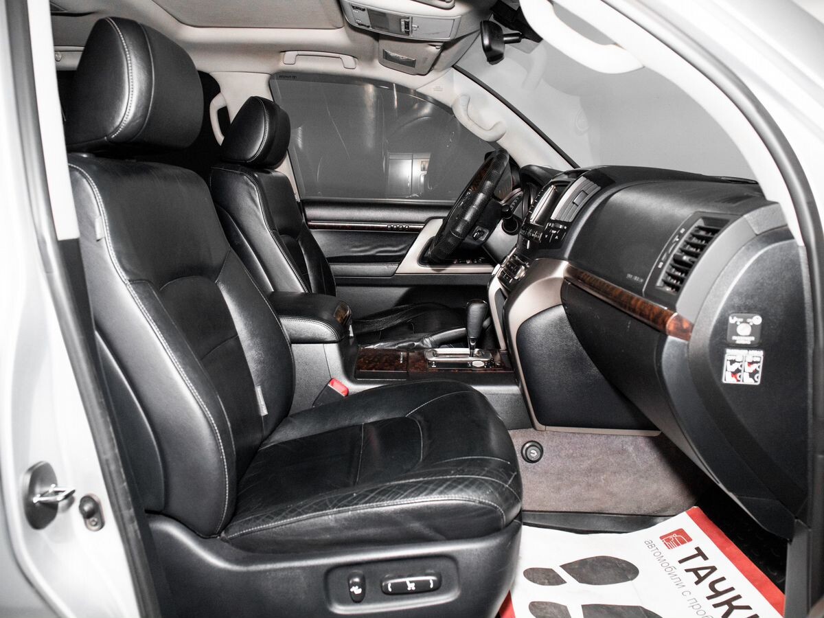 Toyota Land Cruiser 2011 - фото автомобиля