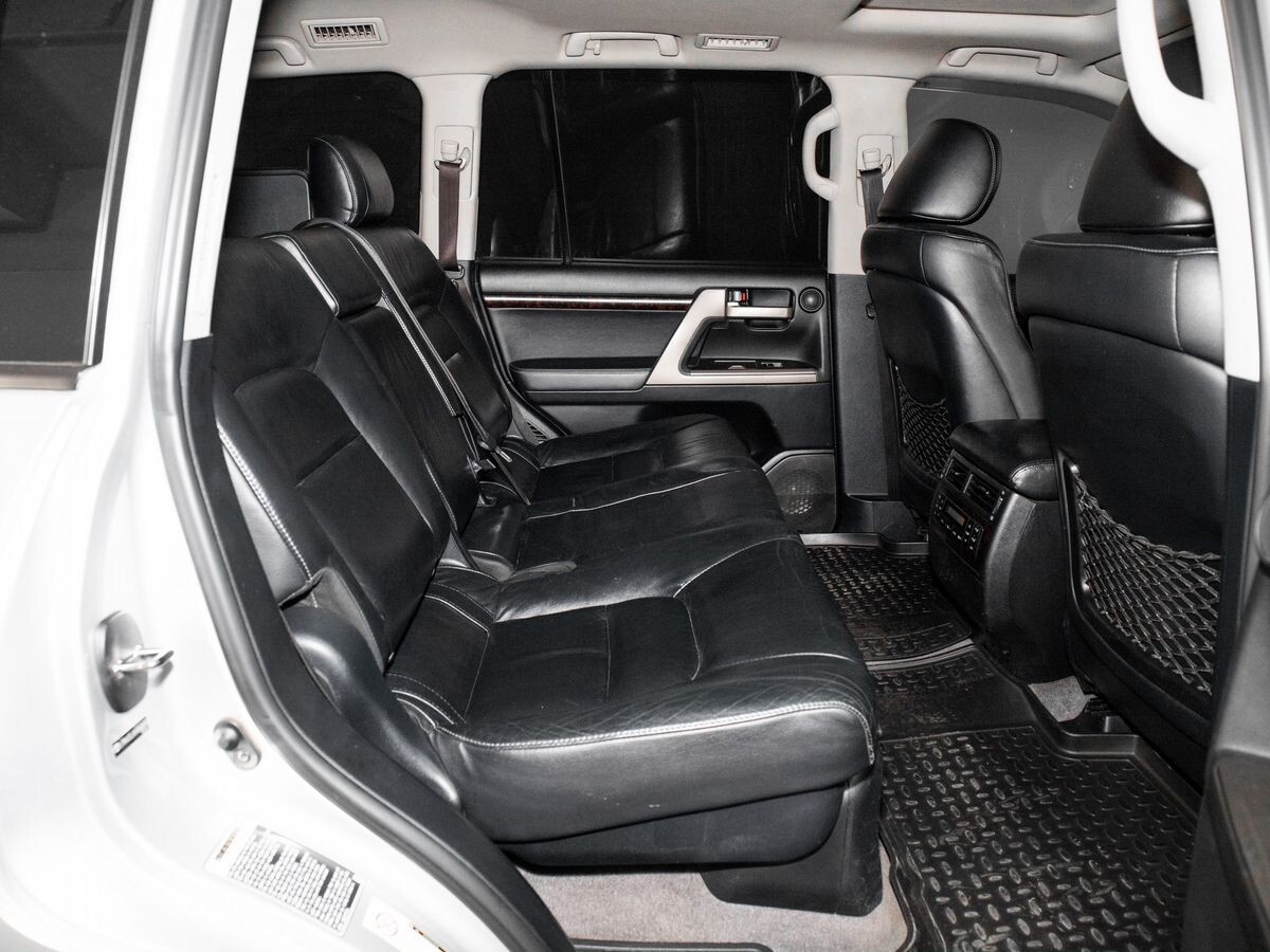 Toyota Land Cruiser 2011 - фото автомобиля