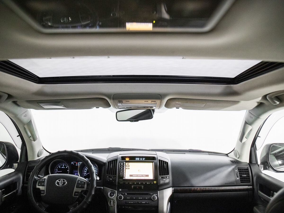 Toyota Land Cruiser 2011 - фото автомобиля