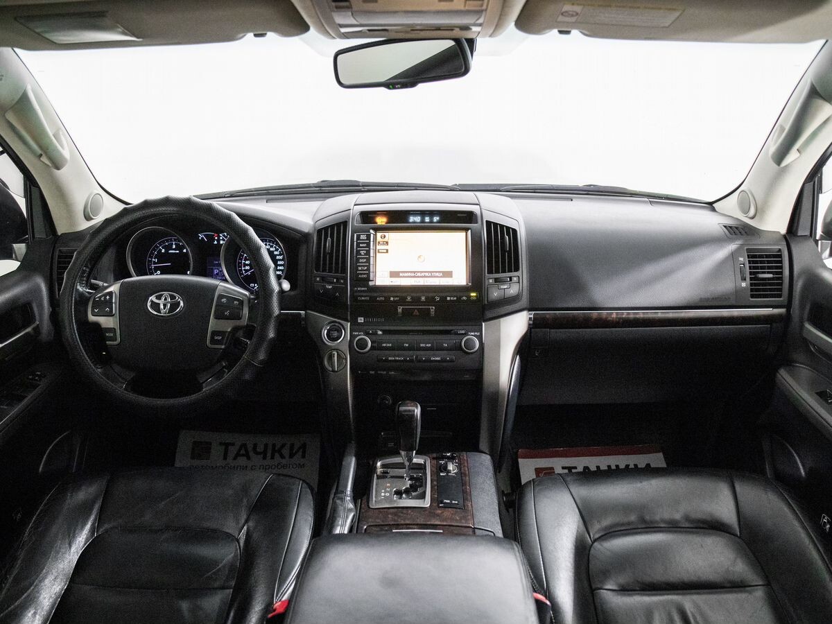 Toyota Land Cruiser 2011 - фото автомобиля