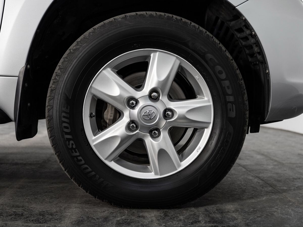 Toyota Land Cruiser 2008 - фото автомобиля