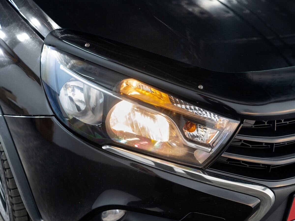 Lada (ВАЗ) Vesta 2018 - фото автомобиля