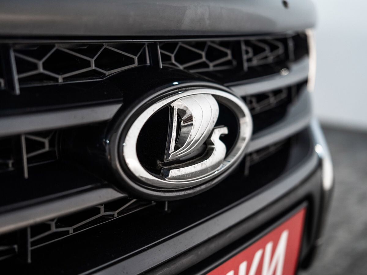 Lada (ВАЗ) Vesta 2018 - фото автомобиля